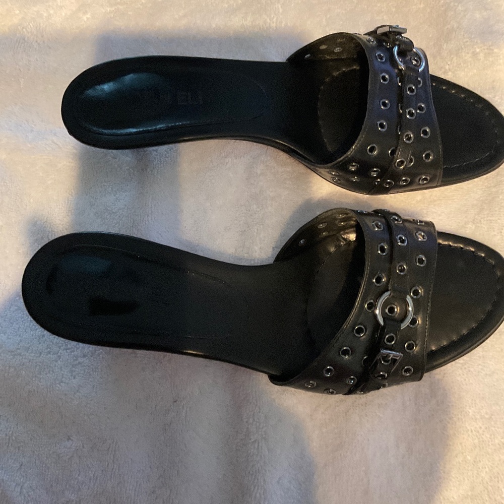 Vaneli Kitten-heel grommet slide